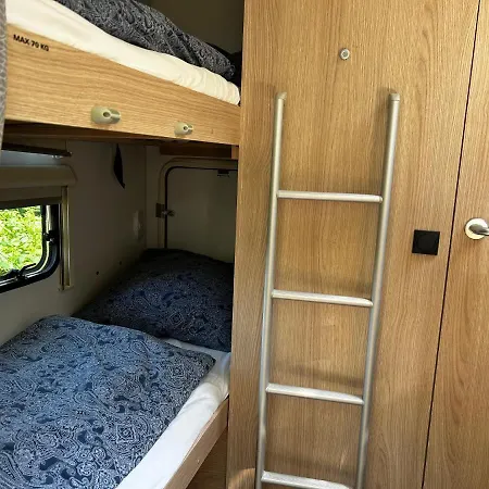 Ostlicht Camper Im Waldchen 캠프장 *