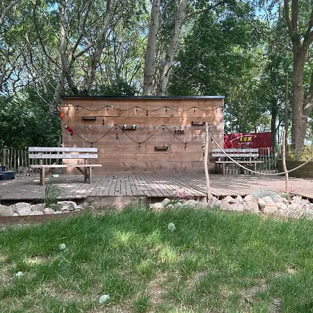 Ostlicht Camper Im Waldchen Campingplads